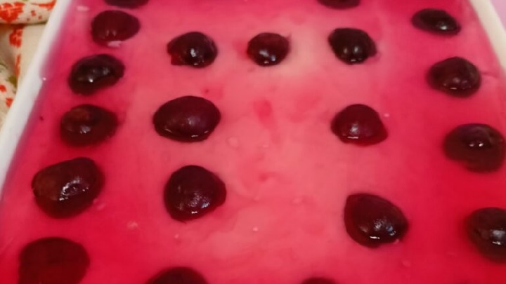 نکات و فوت و فنهای تهیه شارلوت آلبالو نکات و فوت و فنهای تهیه شارلوت آلبالو