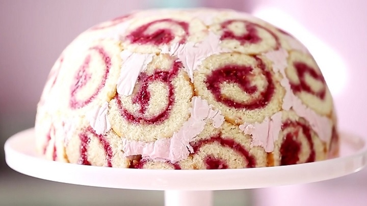 مراحل تهیه یک دسر خوشمزه با آلبالو مراحل تهیه یک دسر خوشمزه با آلبالو