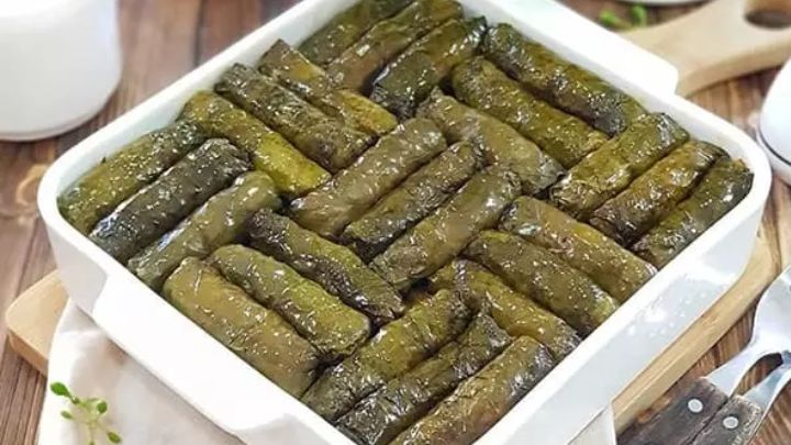 مراحل تهیه دلمه برگ گیلاس مراحل تهیه دلمه برگ گیلاس