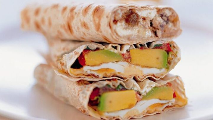 مراحل تهیه لقمه مرغ با سس ماست و خیارشور مراحل تهیه لقمه مرغ با سس ماست و خیارشور