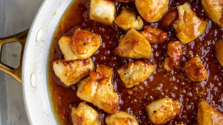 مراحل تهیه خوراک فیله مرغ با سس زردآلو مراحل تهیه خوراک فیله مرغ با سس زردآلو