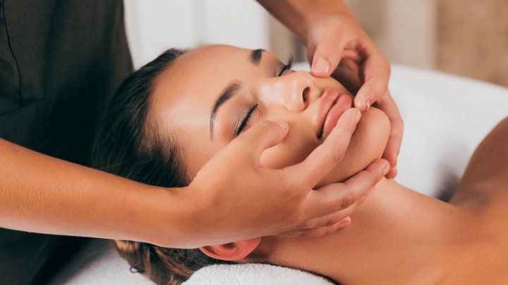 ماساژ صورت برای جوانسازی