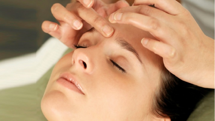 ماساژ صورت برای جوانسازی