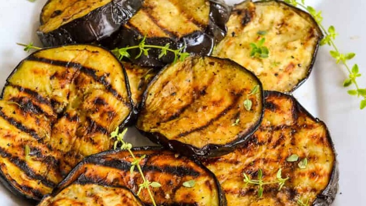 بهترین روش سرخ کردن بادمجان با کمترین روغن