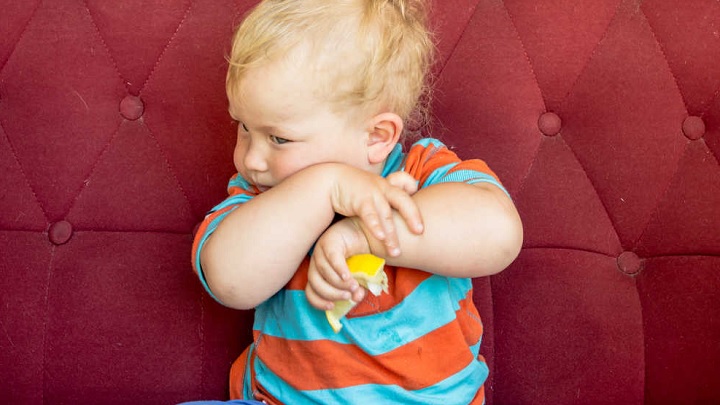 دادن لیمو ترش به نوزاد در 12 تا 24 ماهگی