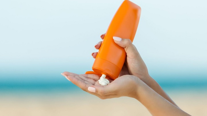 نکاتی که باید برای تمدید ضد آفتاب روی پوست بدانید نکاتی که باید برای تمدید ضد آفتاب روی پوست بدانید