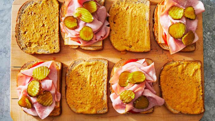 مراحل تهیه ساندویچ کالباس اقتصادی مراحل تهیه ساندویچ کالباس اقتصادی