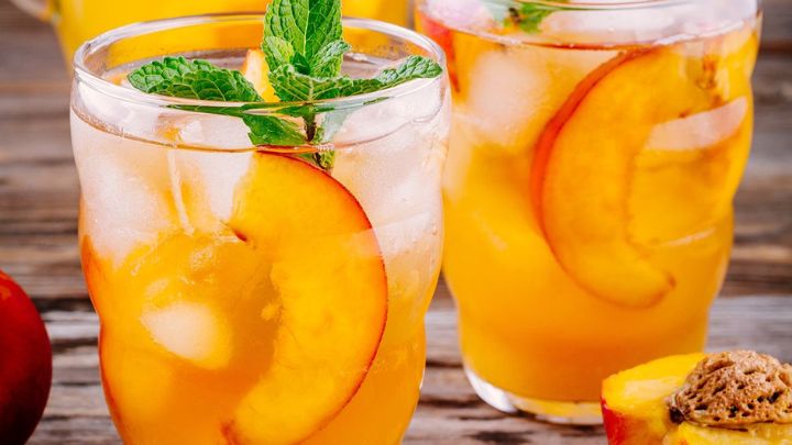 مراحل تهیه لیموناد هلو مراحل تهیه لیموناد هلو