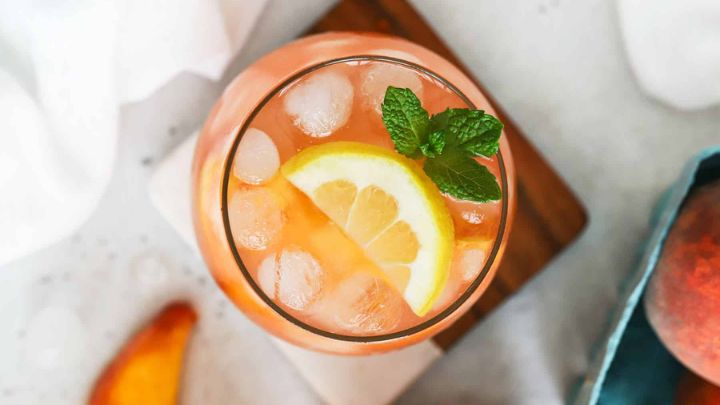 نکات و فوت و فنهای تهیه لیموناد هلو نکات و فوت و فنهای تهیه لیموناد هلو