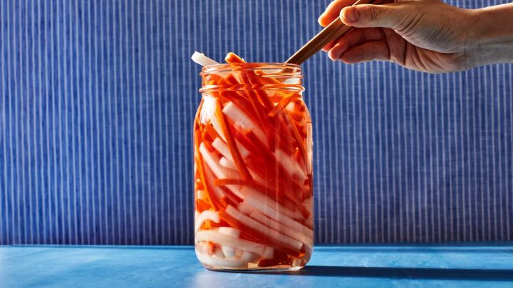 طرز تهیه ترشی انبه و هویج؛ یک ترکیب خوشمزه و تند