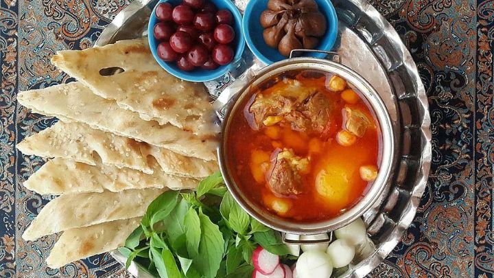 مراحل تهیه آبگوشت غوره