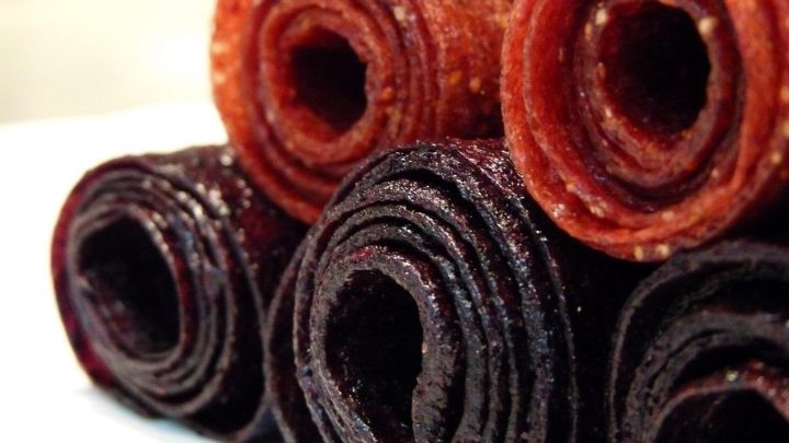 مراحل تهیه لواشک آلو مراحل تهیه لواشک آلو