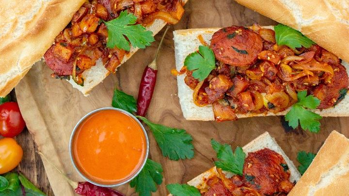 ساندویچ نذری سوسیس بندری ساندویچ نذری سوسیس بندری