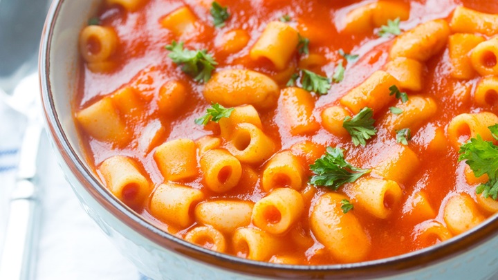 مراحل تهیه خوراک لوبیا چیتی با پاستا