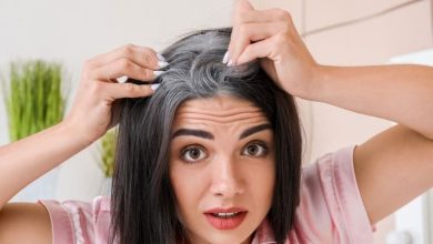 چگونه سفیدی زودرس موها را متوقف کنیم؟ دلایل و درمان‌های طبیعی