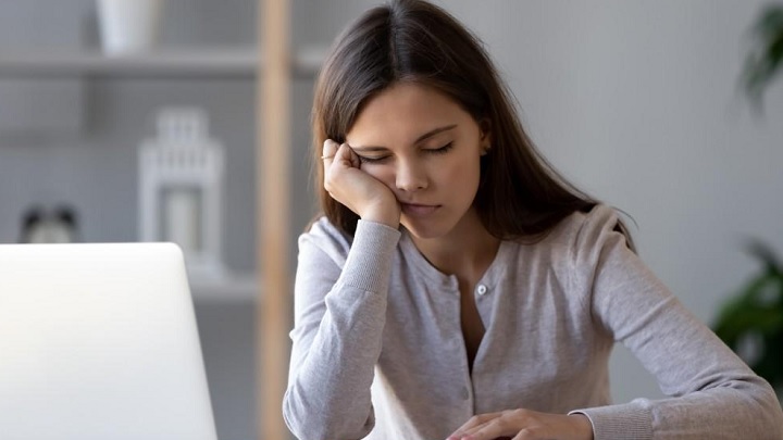 احساس خستگی مفرط از علائم کمبود کلسیم در زنان