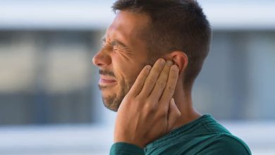 وز وز گوش چیست؟ علل، علائم و روشهای درمان آن