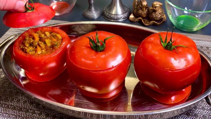 مراحل تهیه دلمه گوجه فرنگی با ژامبون