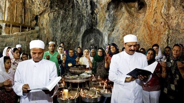 مراسم زرتشتیان در پیر نارکی یزد مراسم زرتشتیان در پیر نارکی یزد