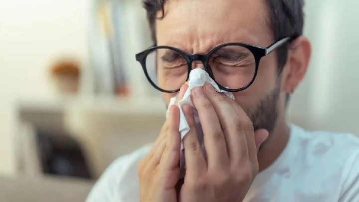 خطرات نگه داشتن عطسه خطرات نگه داشتن عطسه