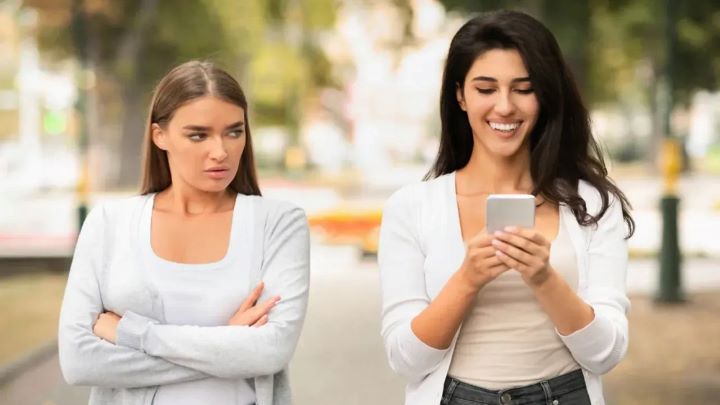 ارائه عمدی توصیههای غلط ارائه عمدی توصیههای غلط