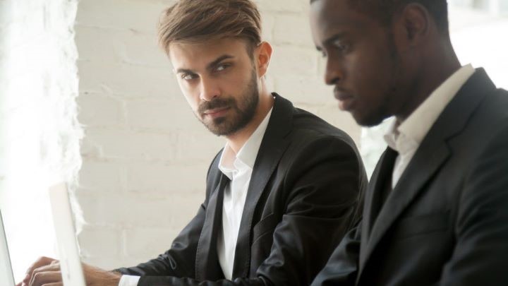 بدون هیچ دلیلی از شما متنفرند بدون هیچ دلیلی از شما متنفرند