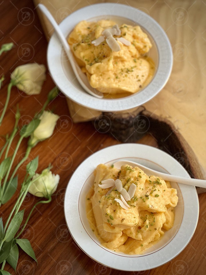 بستنی انبه خانگی با تزیین بستنی انبه خانگی با تزیین