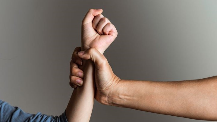 نشانههای رابطه سمی در زندگی مشترک - خشونت نشانههای رابطه سمی در زندگی مشترک - خشونت