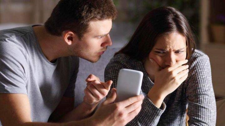 نشانههای رابطه سمی در زندگی مشترک - اعتماد نداشتن نشانههای رابطه سمی در زندگی مشترک - اعتماد نداشتن