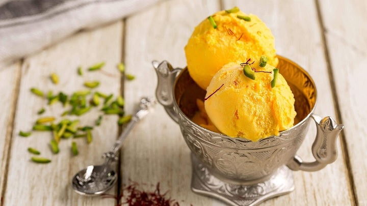 طرز تهیه بستنی سنتی با شیر و ثعلب