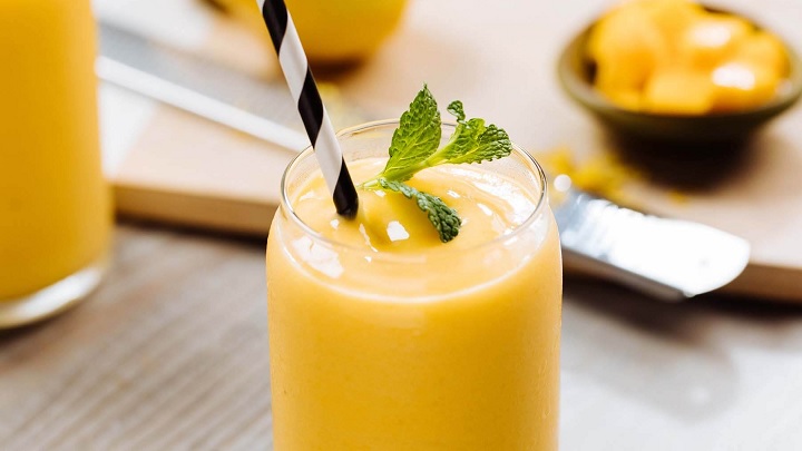 طرز تهیه اسموتی زردآلو و انبه رژیمی طرز تهیه اسموتی زردآلو و انبه رژیمی