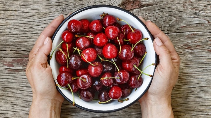 خواص شگفت انگیز خوردن گیلاس ناشتا خواص شگفت انگیز خوردن گیلاس ناشتا