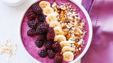 طرز تهیه اسموتی شاه‌ توت و موز؛ ترکیبی از رنگ و طعم