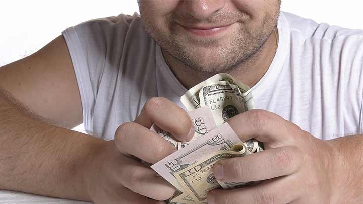 ویژگی‌های یک مرد خسیس