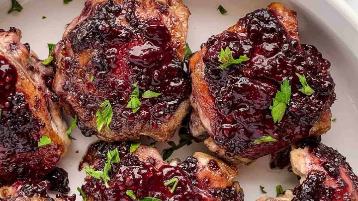 مراحل تهیه خوراک مرغ با سس شاه توت مراحل تهیه خوراک مرغ با سس شاه توت