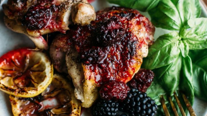 رسپی یک غذای خوشمزه با سس شاه توت رسپی یک غذای خوشمزه با سس شاه توت