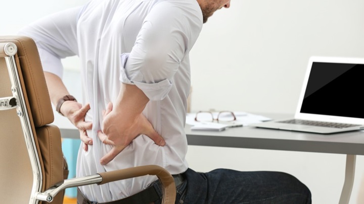 مشکلات زانو انداختن پا روی هم مشکلات زانو انداختن پا روی هم