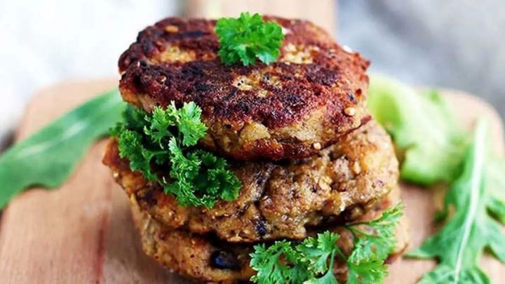 مراحل تهیه کوکو بادمجان