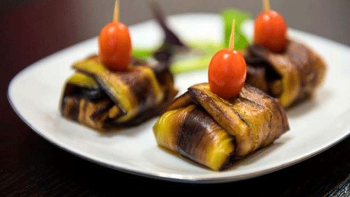 مراحل تهیه بقچه بادمجان مراحل تهیه بقچه بادمجان