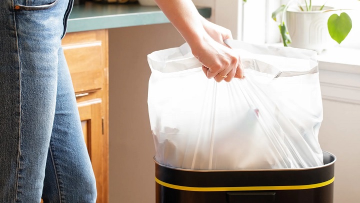 استفاده از کیسه زباله برای رفع بوی بد سطل آشغال استفاده از کیسه زباله برای رفع بوی بد سطل آشغال