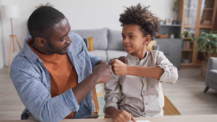 مراحل پاسخ دادن به سوال کودکان درباره چگونگی به دنیا آمدن بچه‌ها