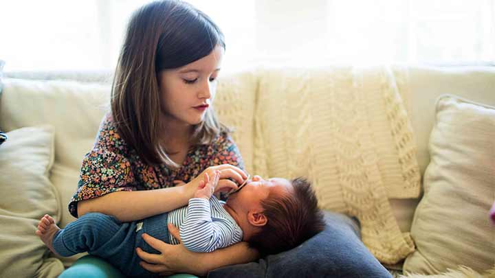 نحوه ی پاسخ دادن به کودک درباره بچه دار شدن