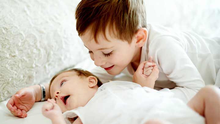 چگونه به یک کودک بگوییم با چه فرآیندی به دنیا آمده است؟