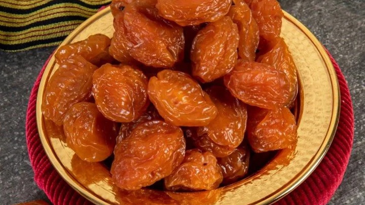 طرز تهیه آلو بخارا با آلو زرد بدون پوست