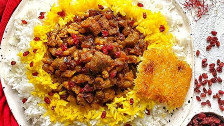 مراحل تهیه گردو پلو همدانی با مرغ مراحل تهیه گردو پلو همدانی با مرغ