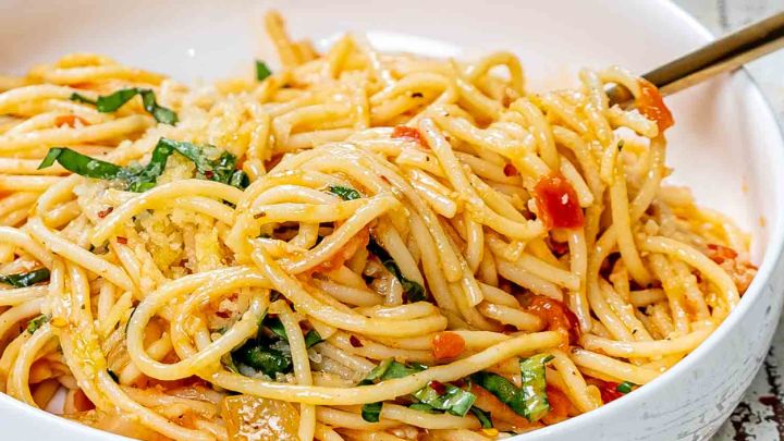 مراحل تهیه پاستا پومودور مراحل تهیه پاستا پومودور