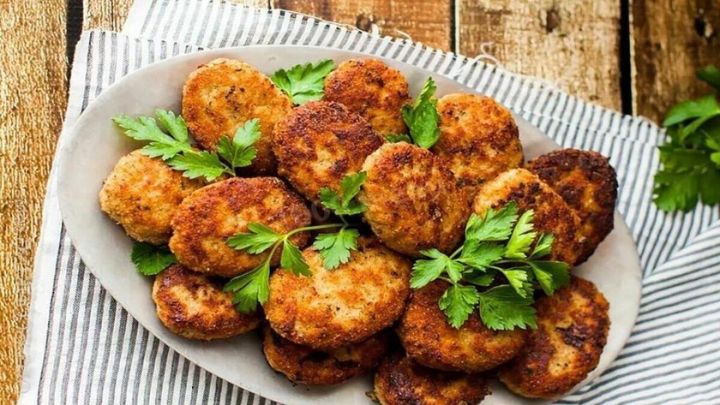 مراحل تهیه کتلت مرغ روسی مراحل تهیه کتلت مرغ روسی