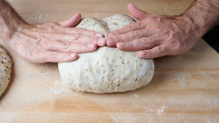 مراحل تهیه همبرگر داخل خمیر دستساز مراحل تهیه همبرگر داخل خمیر دستساز