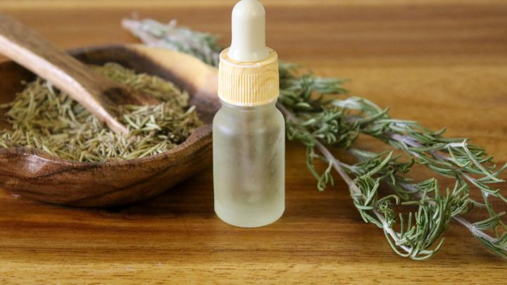 صاف کردن و نگهداری روغن رزماری صاف کردن و نگهداری روغن رزماری