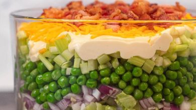 طرز تهیه سالاد طبقهای گردو و جو پرک به روش خانگی